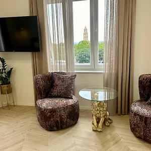 Mariani Luxury In Center Split